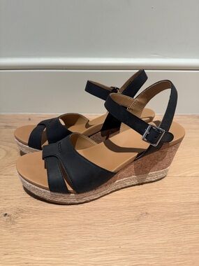 UGG Black Cork Espadrille Wedge Sandals size 7.5 or 8